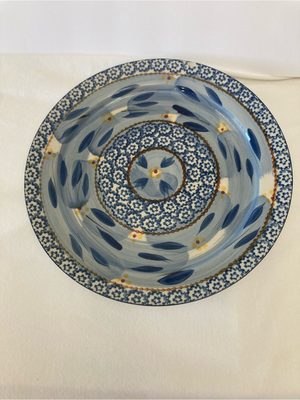 Temptations Old World Blue Pattern Ceramic Dinner Plate. Has a chip.